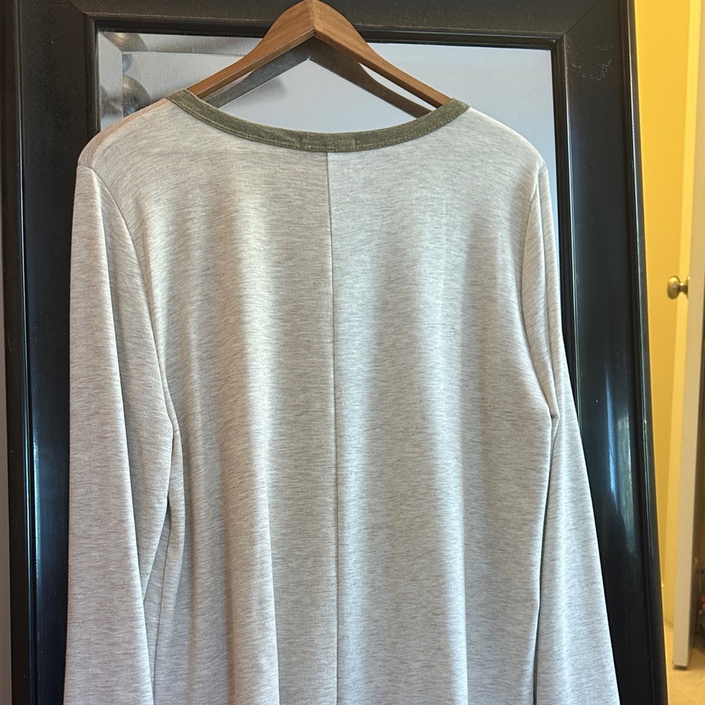 Staccato Women's Gray and Olive Top - Picture 6 of 7